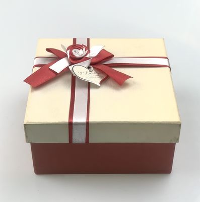 Shiny Iridescent Paper Gift Packaging Box Matt Varnish Pantone Color Printing