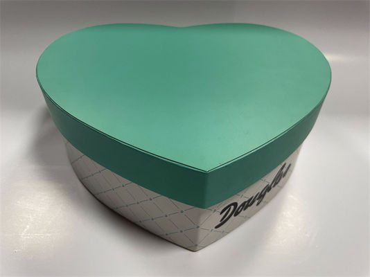 CMYK Rigid Gift Box Green Heart Shaped Cardboard Box Magnetic Closure